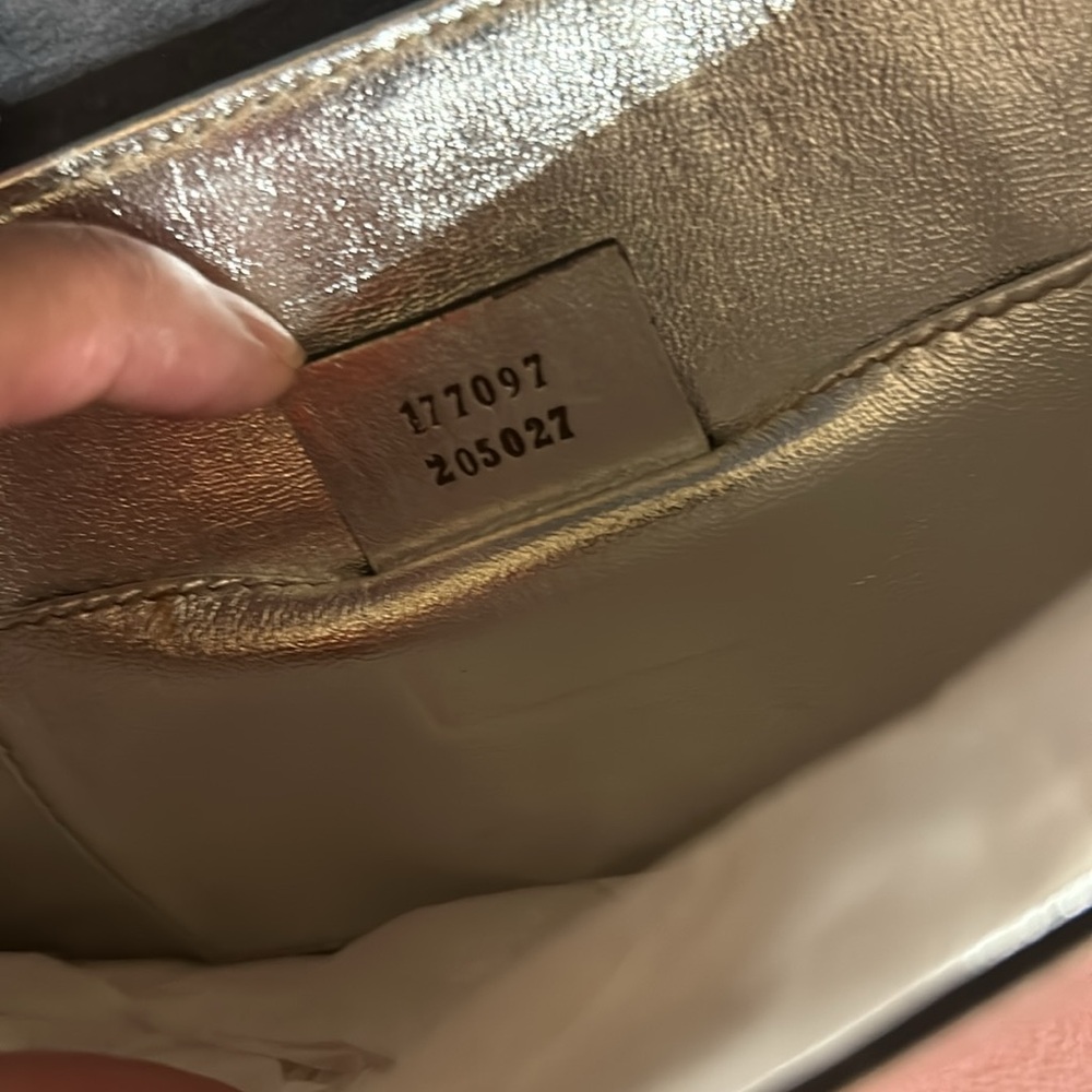 Gucci Patent silver metallic leather mirror clutch - Picture 7 of 8